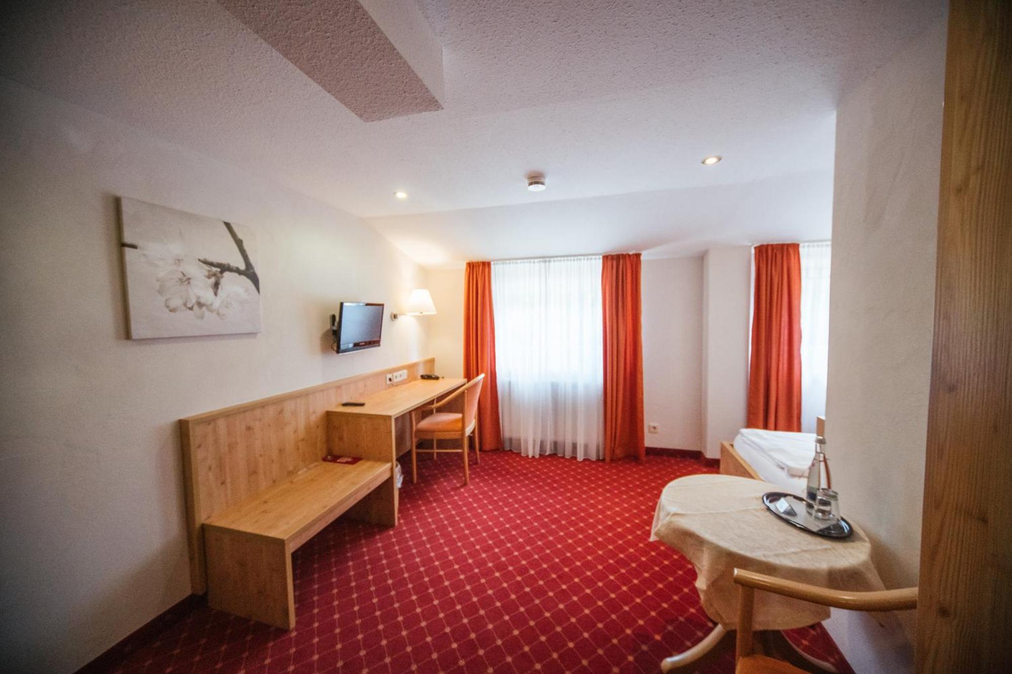 Hotel Waldeck Mit Restaurant "Florian'S" Feldberg  Rom bilde